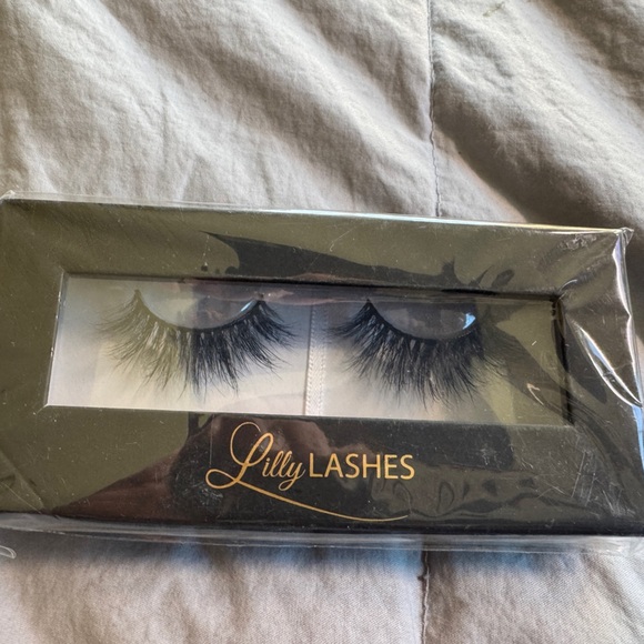 Lilly Lashes Miami - Picture 2 of 6